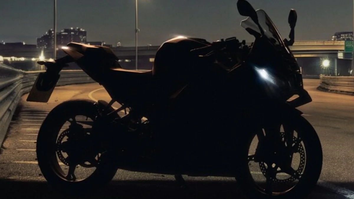 Motorcycle with full fairing and aggressive styling