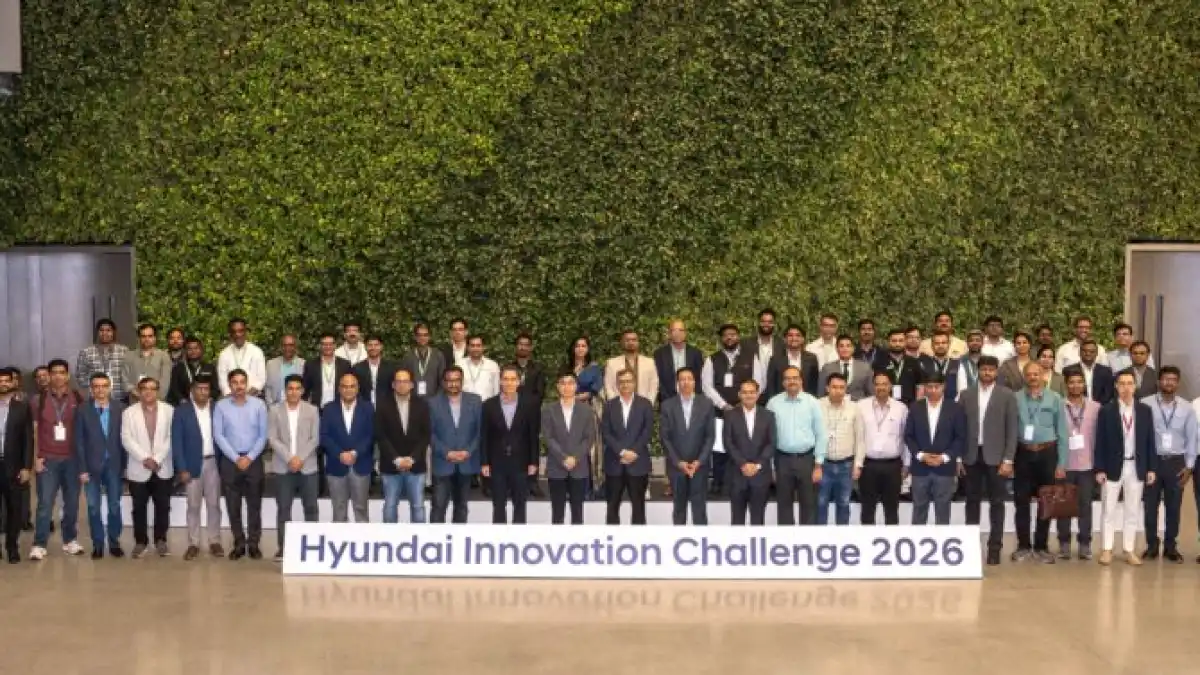 Startups presenting their solutions to Hyundai teams