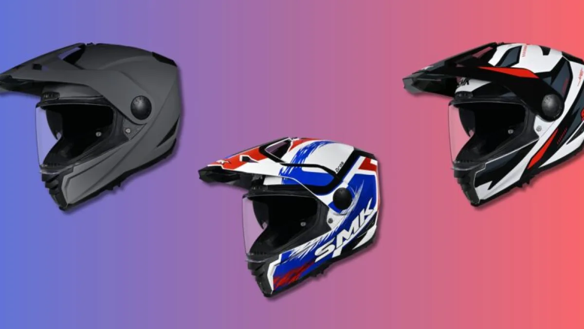 Motorcycle helmet with removable peak and internal sun visor